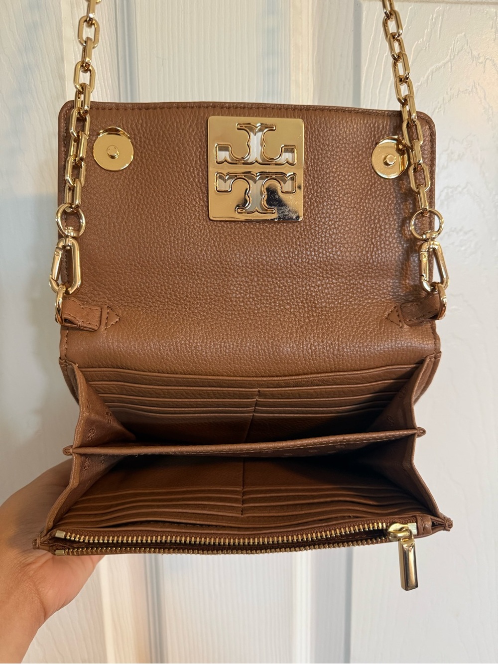 TORY BURCH: Britten Chain Wallet Crossbody - Picture 4 of 7
